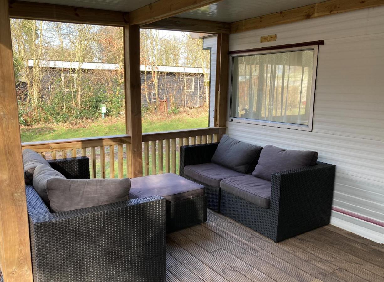 Chalet 'T Rijsterbos Op Camping Met Zwembad! Villa Exterior foto